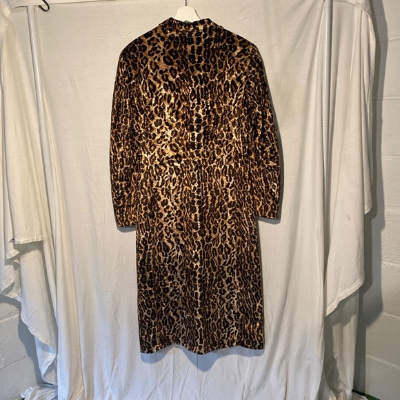 VINTAGE DOLCE & CABBANA Leopard Velvet Trench Coat with Red Quilted Lining. - Picture 2 of 6